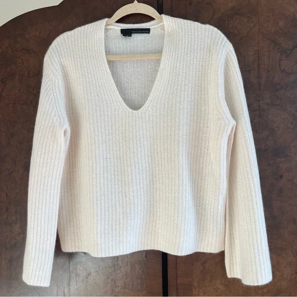 100% Cashmere White Knit V Neck Sweater - Picture 1 of 7